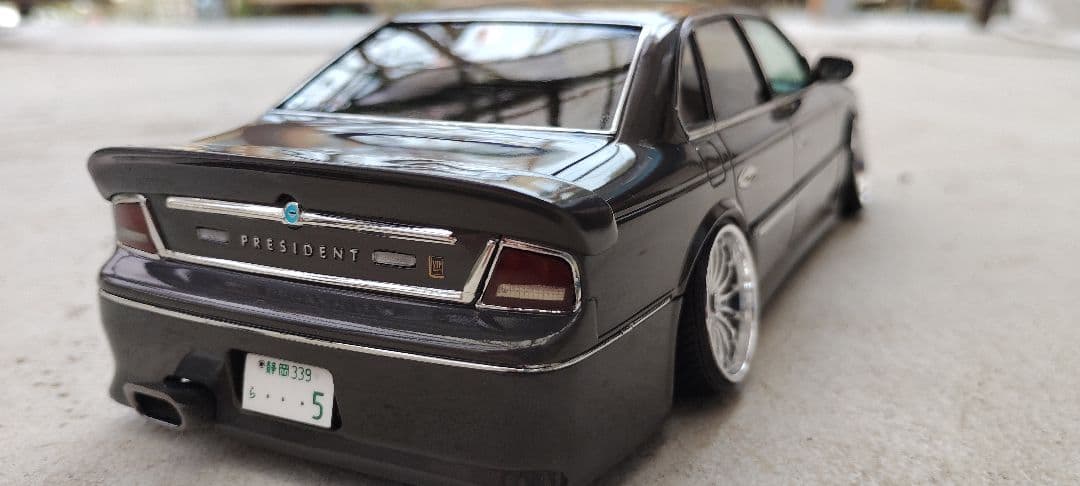 アオシマ プラモデル 1/24 プレジデント 完成品