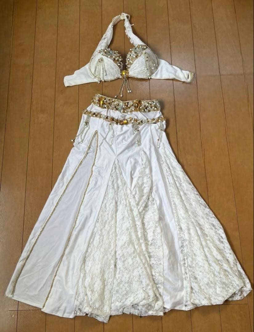 ベリーダンス 衣装　白　ホワイト　セットアップ