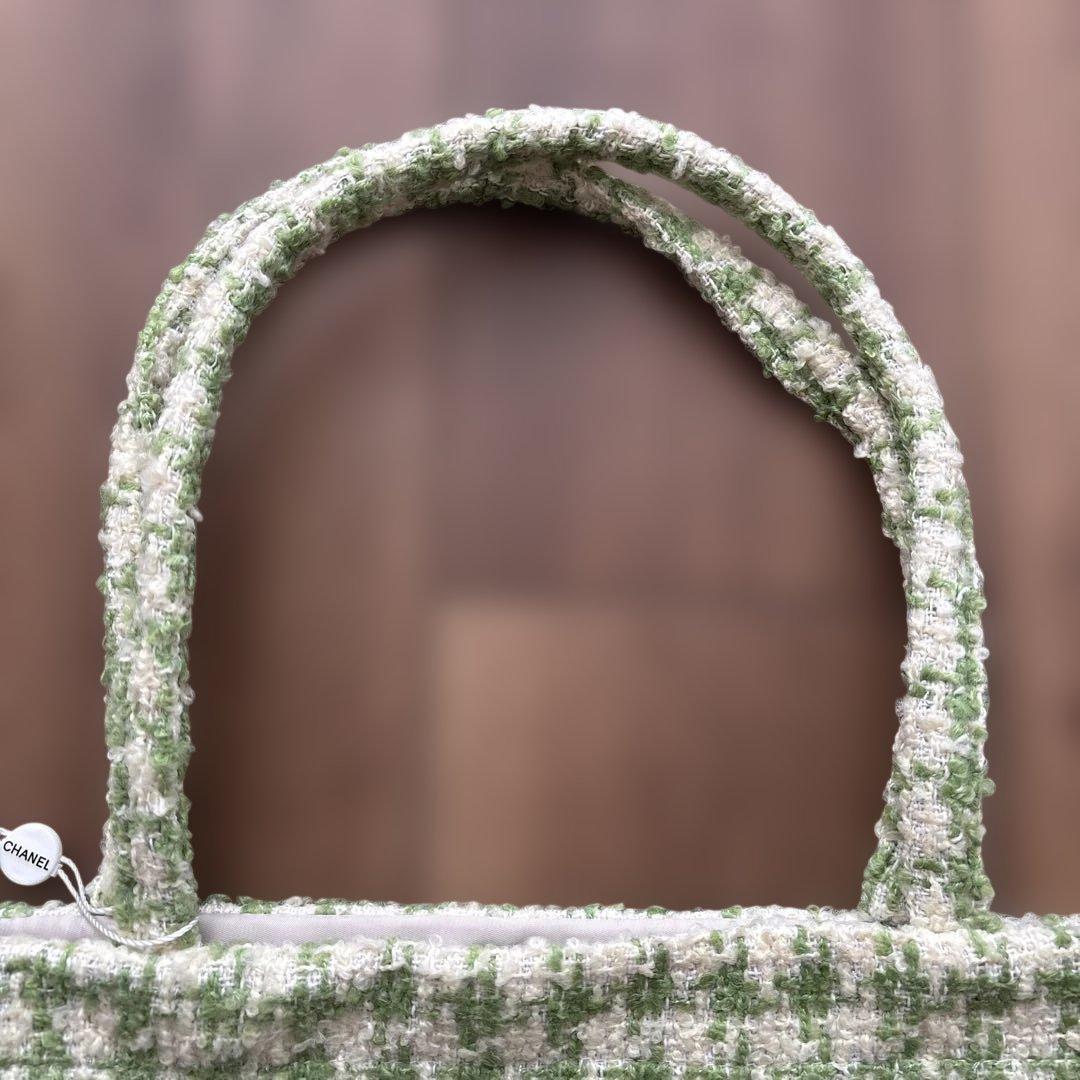CHANELツイードトートバッグ　黄緑色