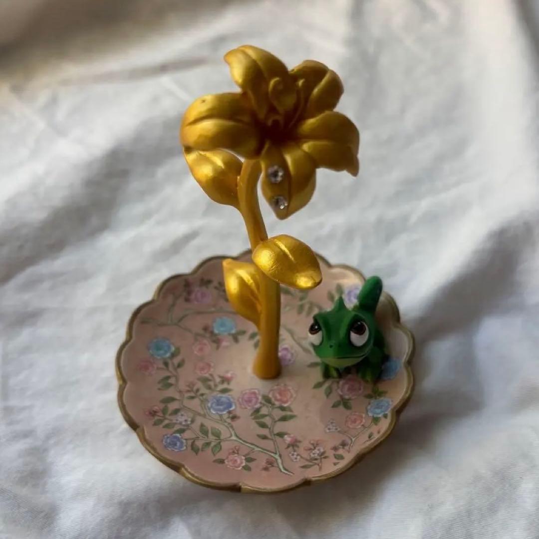 ラプンツェル　パスカル アクセサリートレイ ディズニーストア