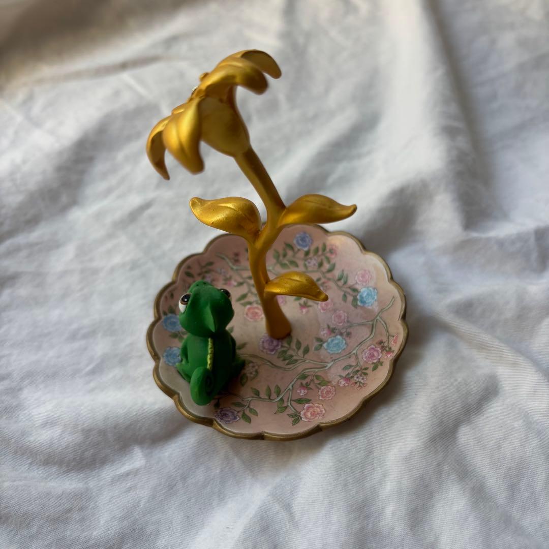 ラプンツェル　パスカル アクセサリートレイ ディズニーストア