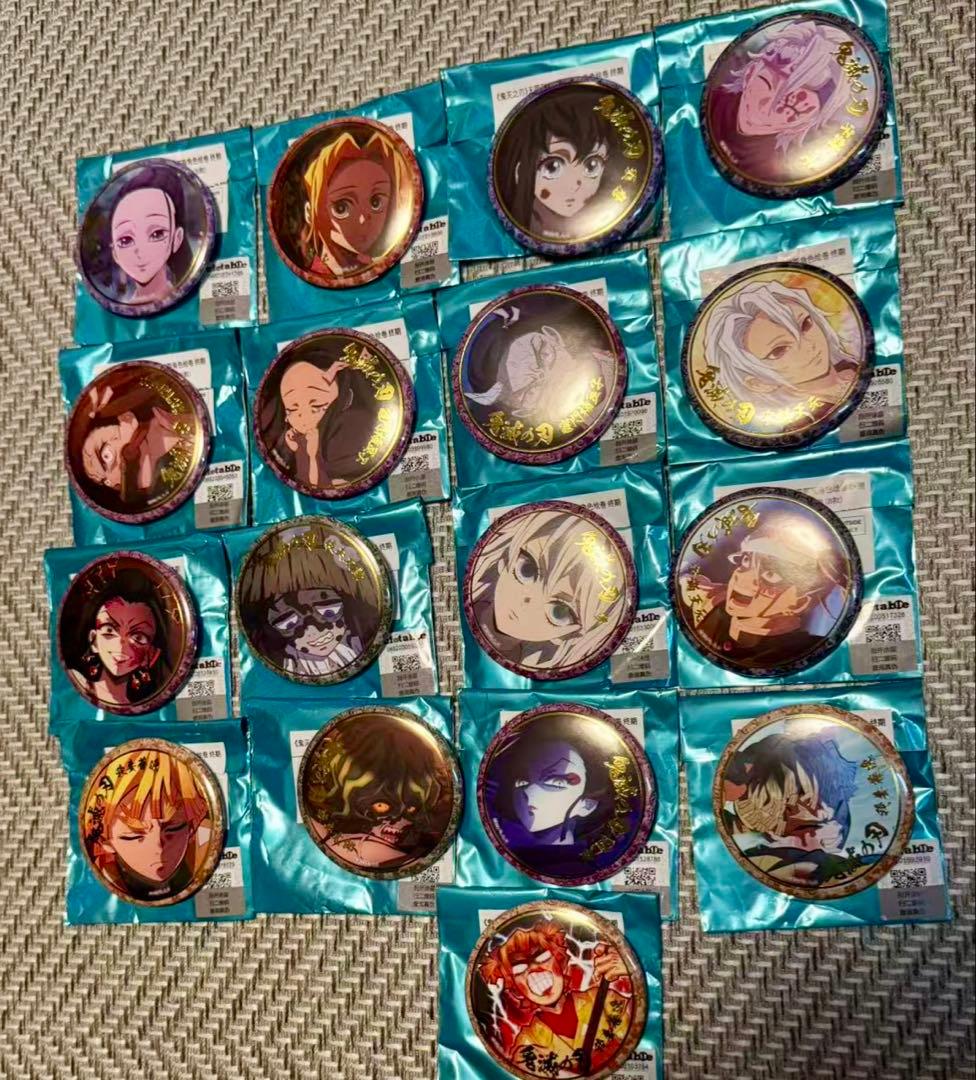 16個セット鬼滅の刃 無限列車編・遊郭編 キャラクター絵巻カフェ 箔押し缶バッジ