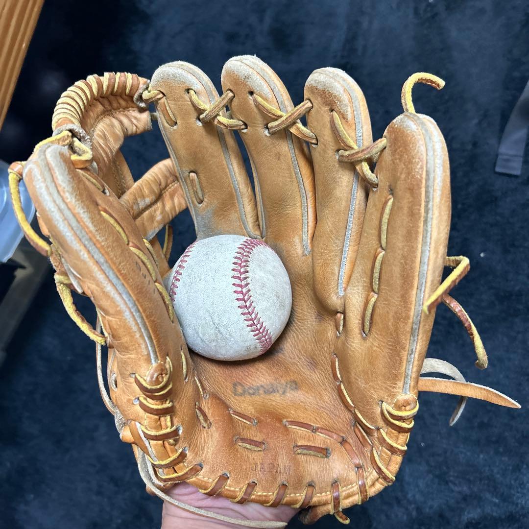 ドナイヤ硬式内野手用グローブ