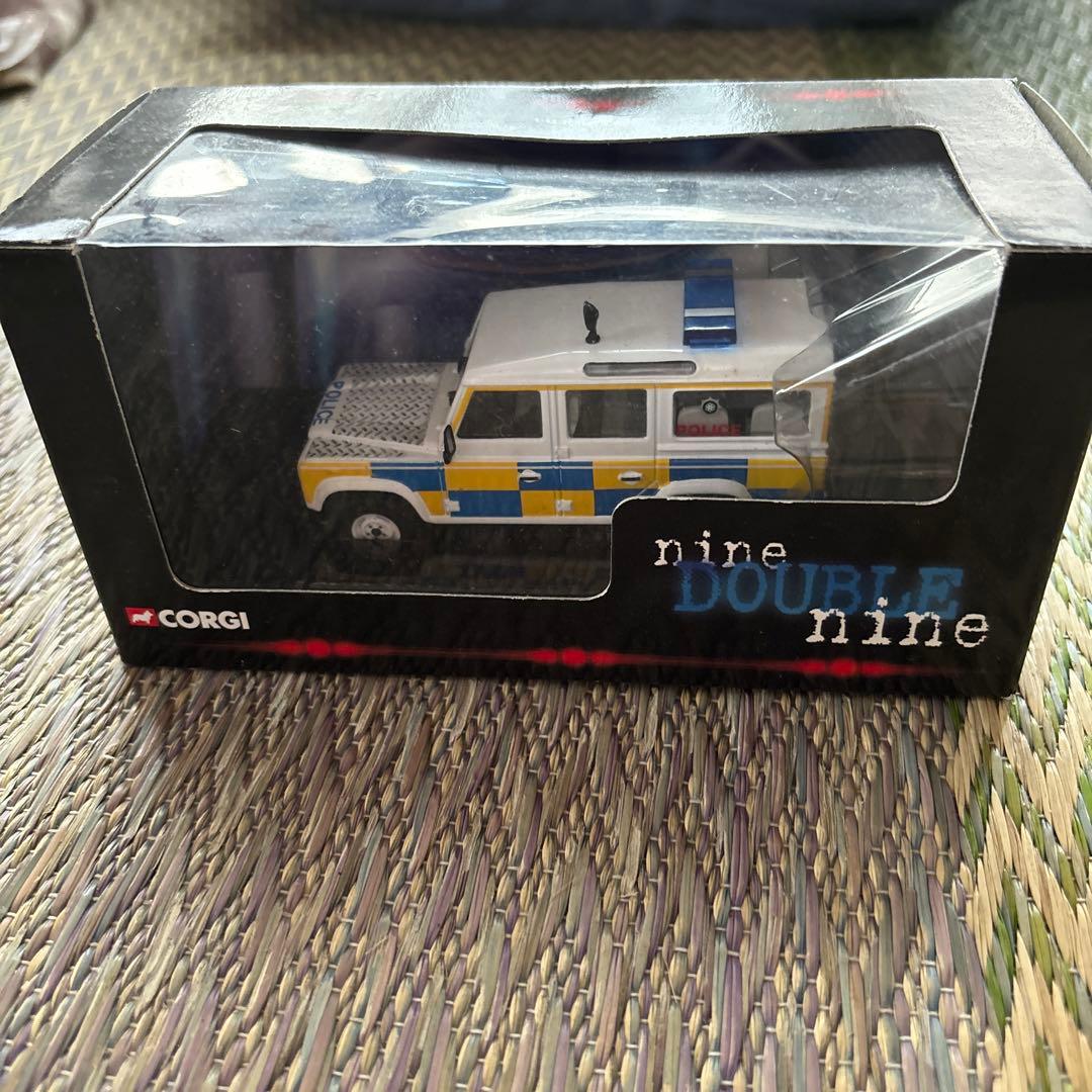 Corgi Land Rover Defender ミニカー 1:43