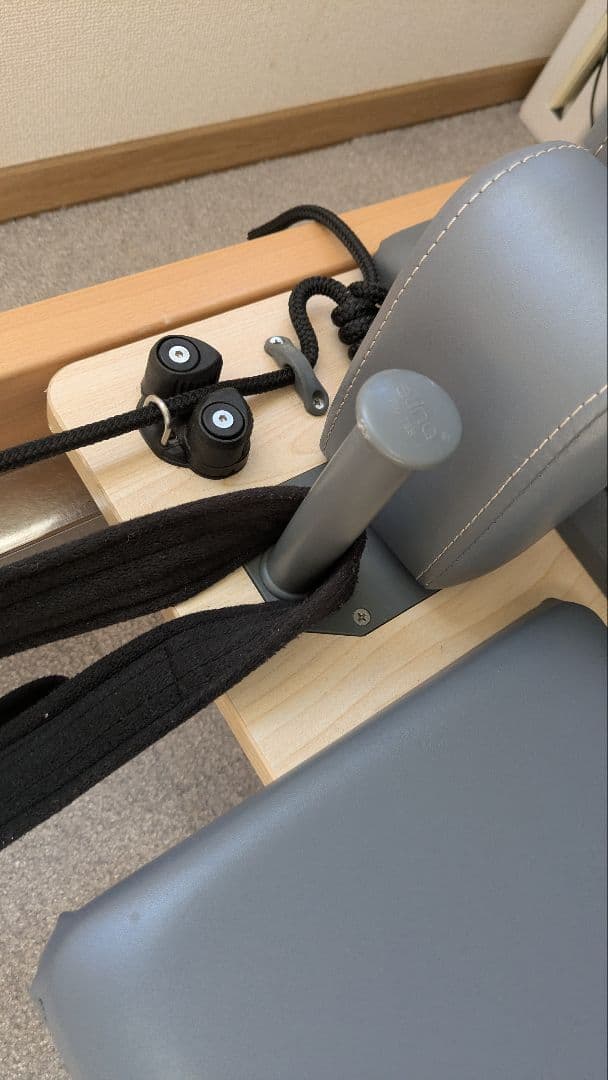 グレー リフォーマー ピラティス