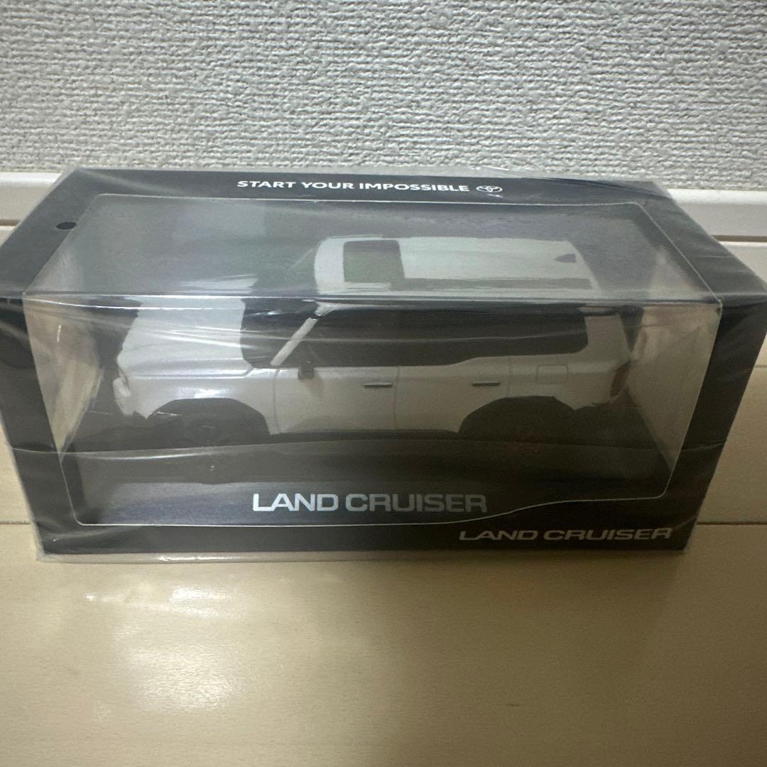 未開封 ランドクルーザー 250 1/30 スケール ミニカー