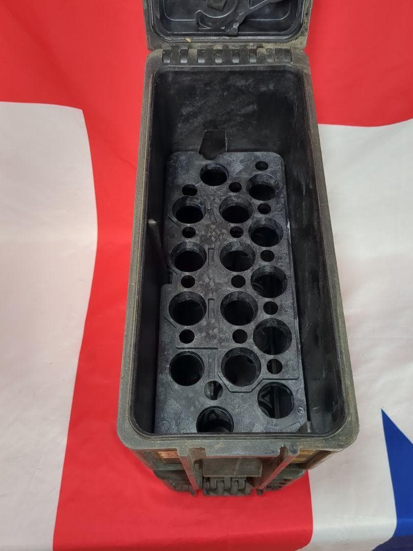 アメリカ軍２５ｍｍ機関砲用弾薬箱