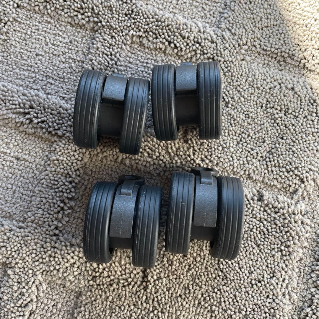 新品未使用 RIMOWA キャビン 純正マルチホイール タイヤ 車輪 4輪