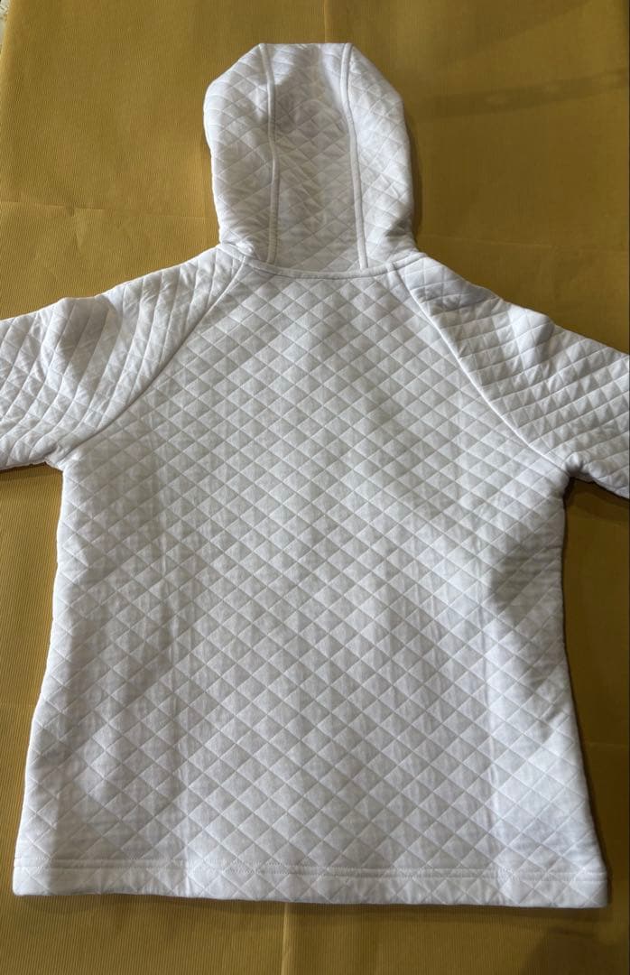 ☆未使用☆美品☆ フード付きキルティングジャケット　スコート おしゃれな冬の白♪