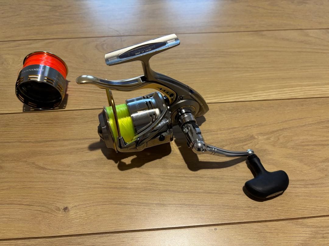 ダイワ トーナメントISO Z 4000LBD 替えスプール、リールカバー付