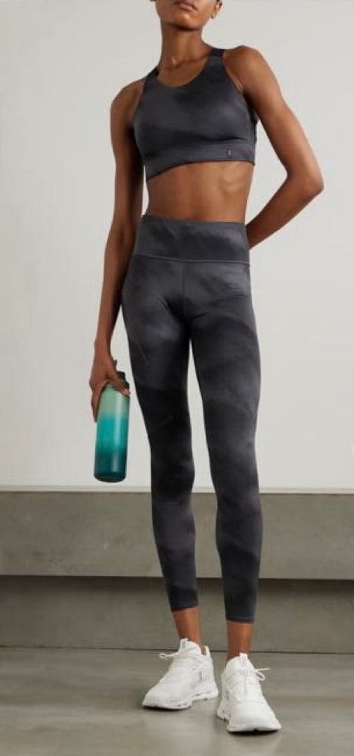 Onオン【新品未使用】PerformanceGraphicTight ブラックM