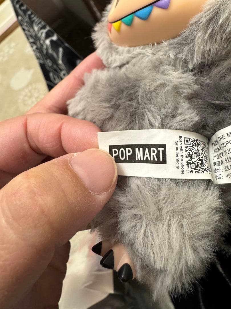 ラブブ シークレット【正規品】　POPMART　LVの服、保護カバーつき