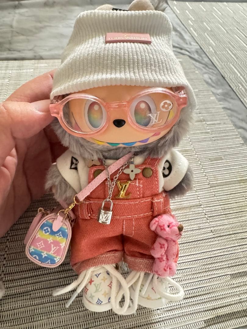 ラブブ シークレット【正規品】　POPMART　LVの服、保護カバーつき