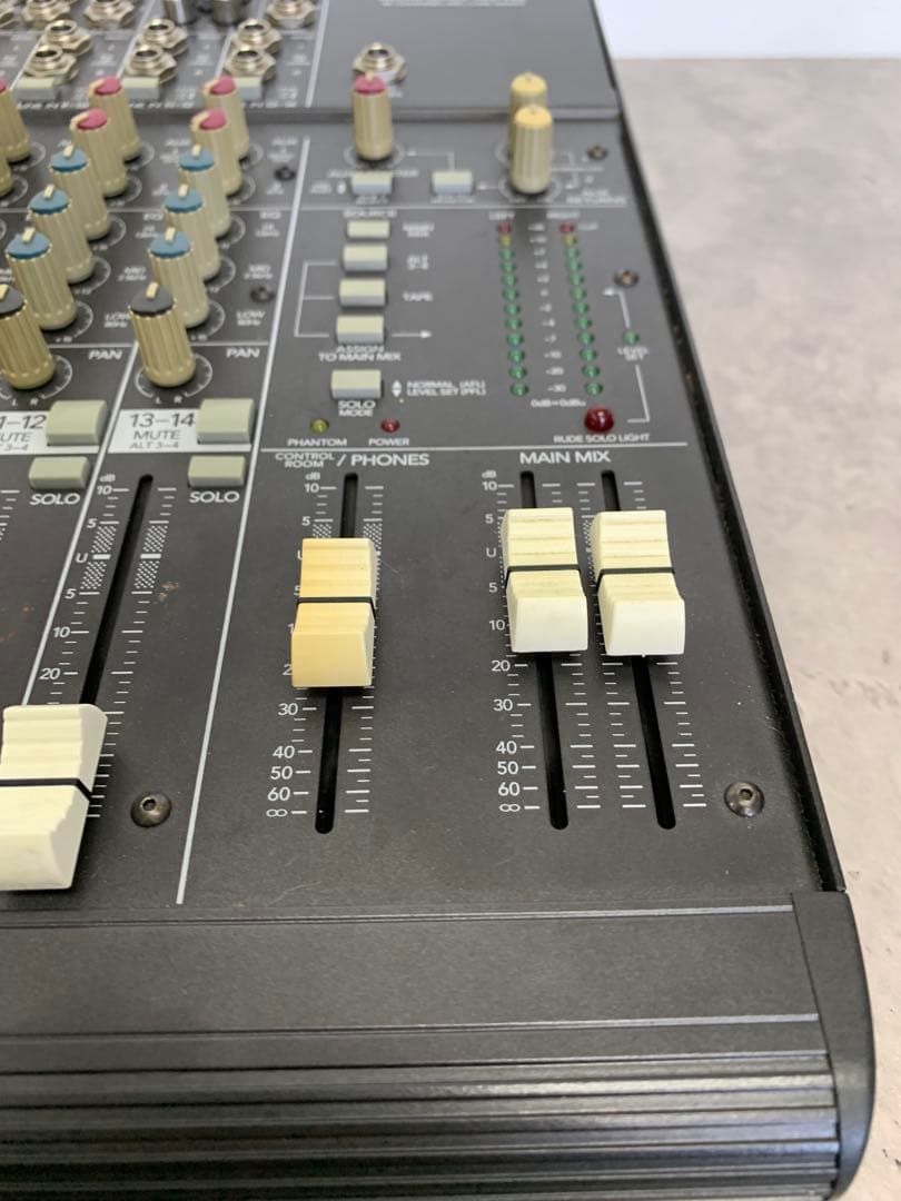 。 MACKIE MS1402-VLZ 14chアナログミキサー