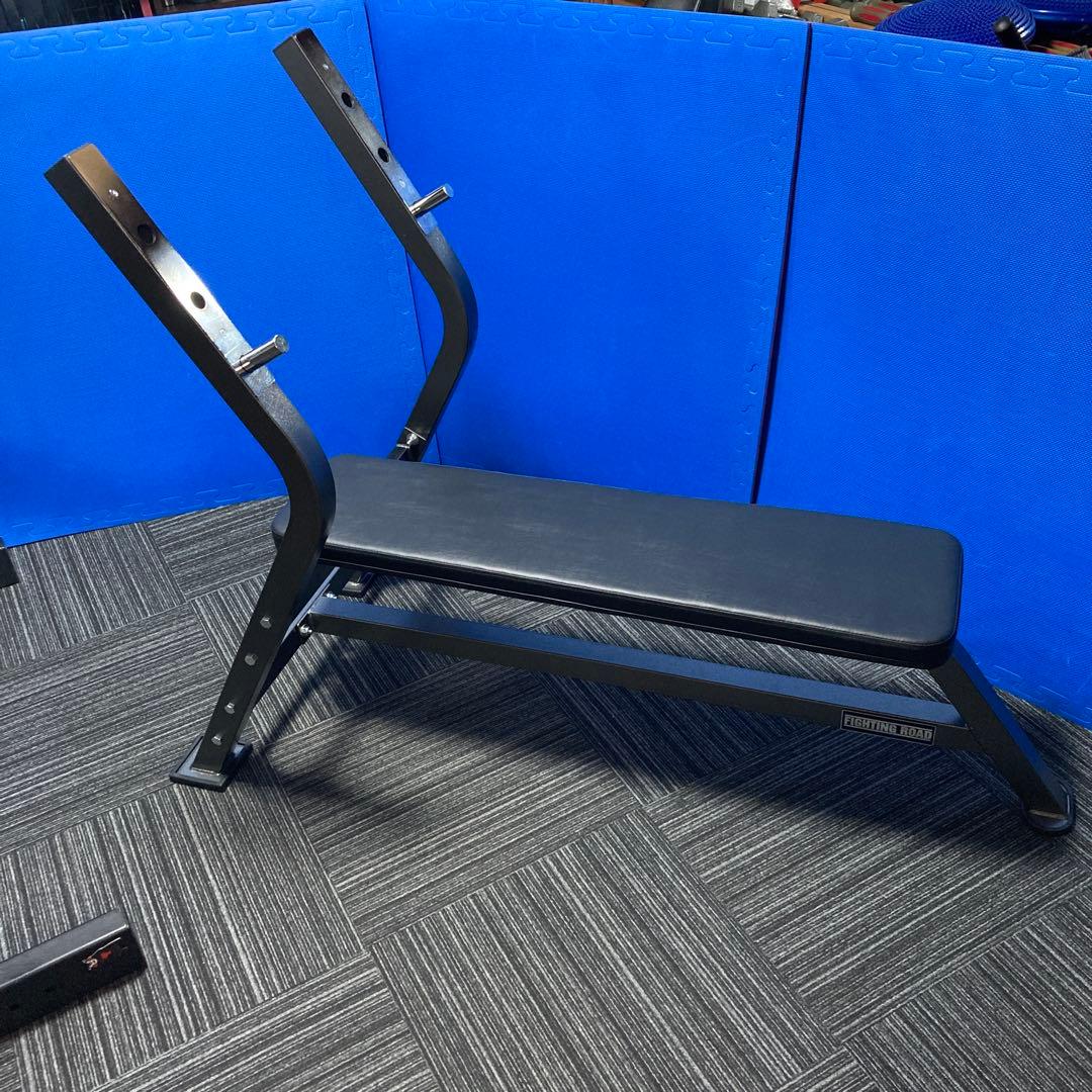 ベンチ台。 ファイティングロード