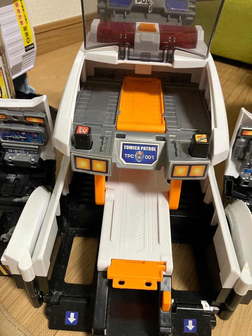 4点⭐︎トミカ DXポリステーションデカパトカー ANAジェットビルドシティ警察署
