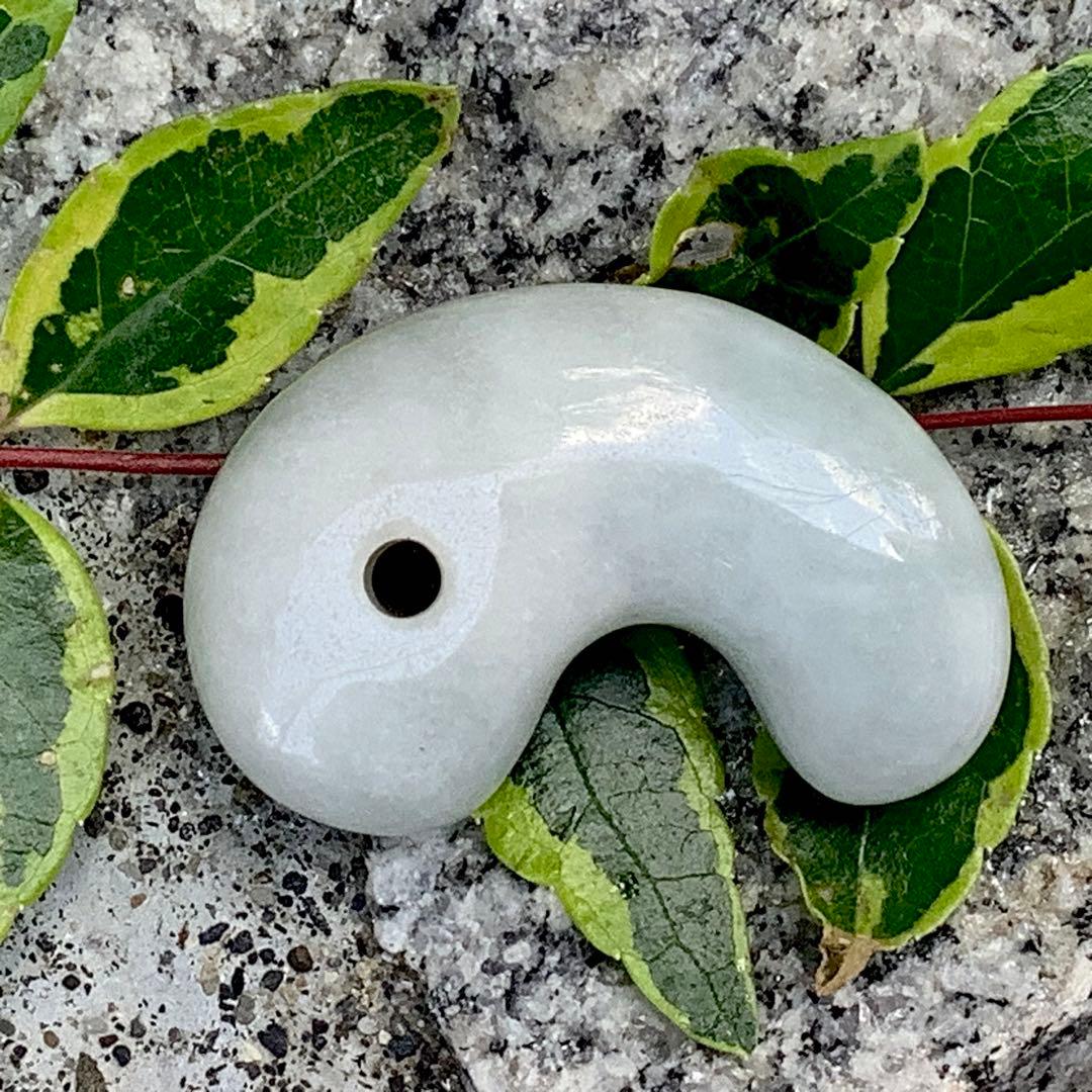 ✳天然石の妙味‼️ 本物の勾玉を卸しお値段で　糸魚川翡翠ジェダイト　鑑別書付‼️