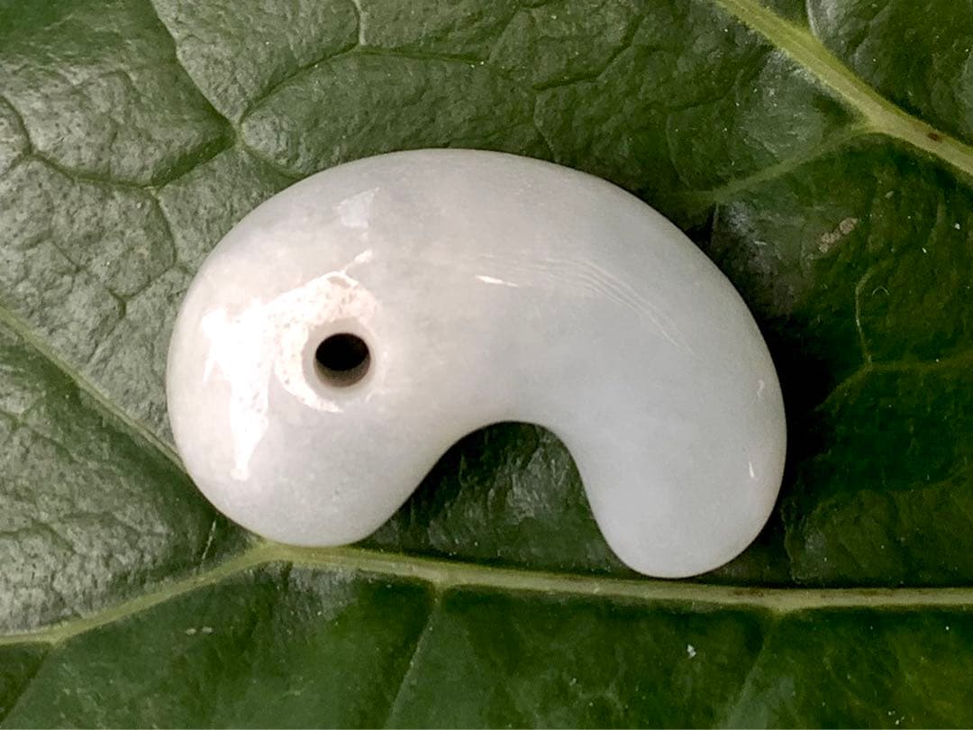 ✳天然石の妙味‼️ 本物の勾玉を卸しお値段で　糸魚川翡翠ジェダイト　鑑別書付‼️