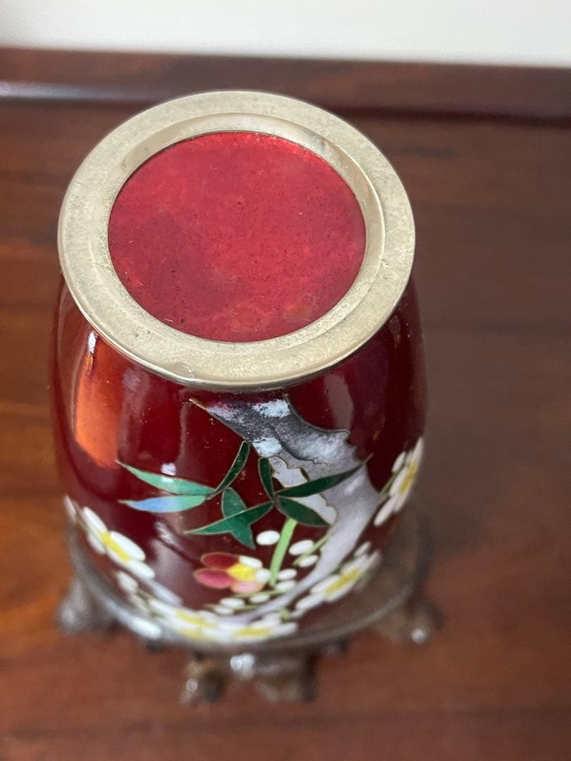 中国美術 梅蝶柄 七宝 花瓶 一对。七宝焼 壶1個台付き。一輪挿し一個おまけ付き