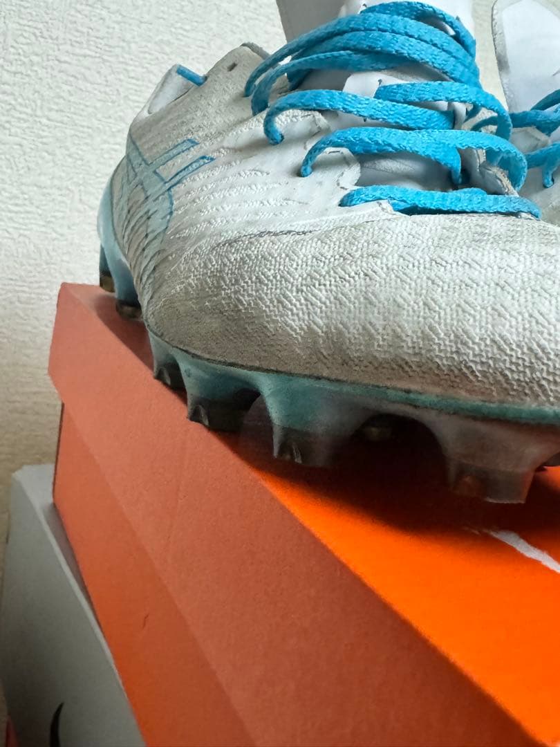 サッカースパイクアシックス アクロス