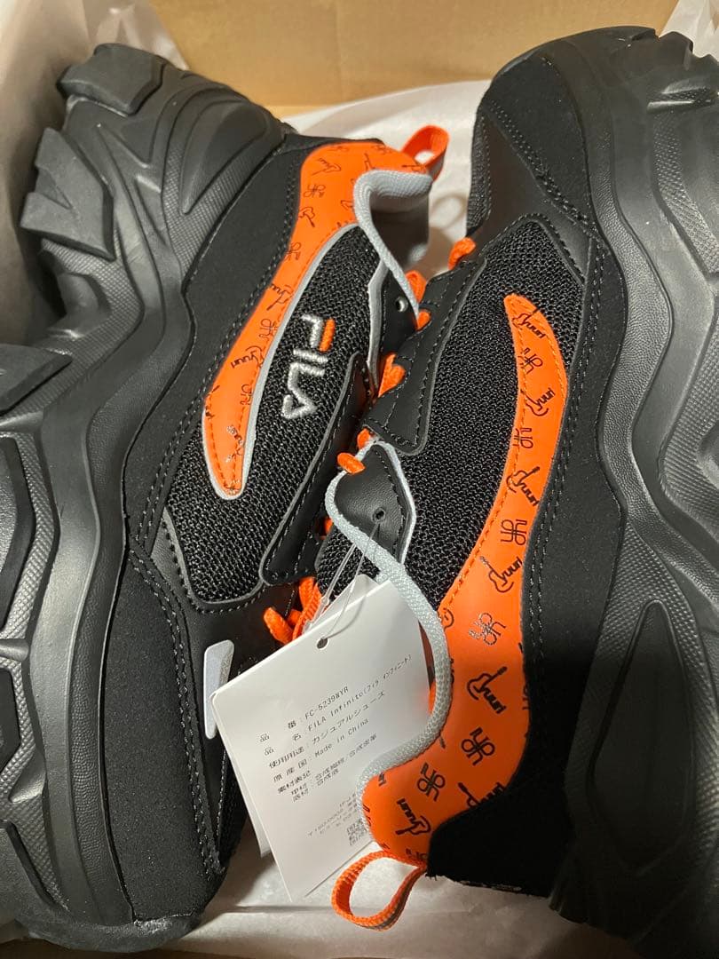 ア*ル様 優里✖︎FILAコラボスニーカー　23.5㎝　ブラック✖︎オレンジ