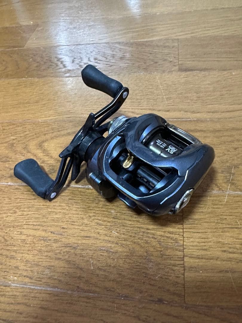 ダイワZILLION SV TW ベイトリール　右巻き　9.1