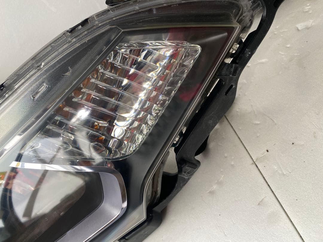 ホンダ フィット GP5 純正 ヘッドライト 左右セット（ハロゲン）