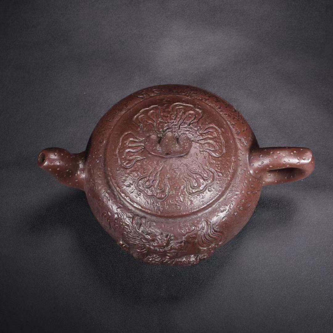 中国古美術・原鉱紫泥 火麒麟形紫砂壺·底款:裴石民·紫砂・朱泥・急須・茶道具