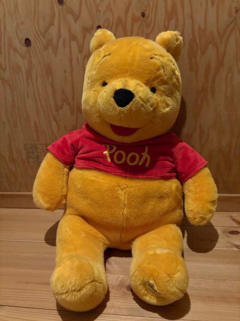 ディズニーストア限定　特大くまのプーさん　ぬいぐるみ　座高約56cm