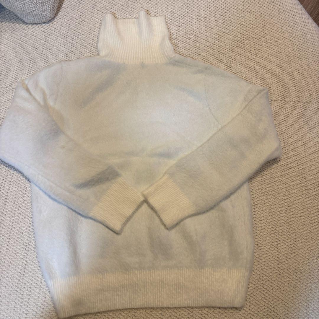 Rosasen ホワイトタートルネックセーター値下げ中‼️