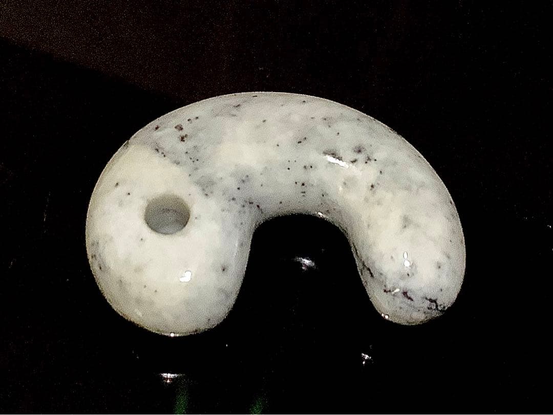 ✳何処にもありません‼️カルセドニー材料勾玉　限定品最後の1点// 糸魚川翡翠勾玉