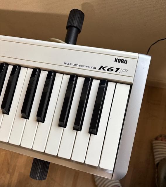 KORG　61鍵キーボード　X脚・オプションACアダプター付