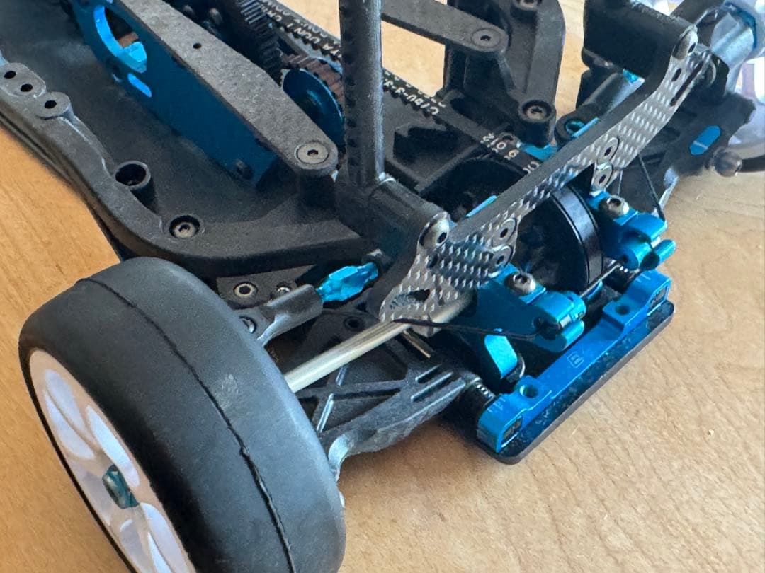 ラジコンカー タミヤTA07 ダンパーなし　ジャンク品