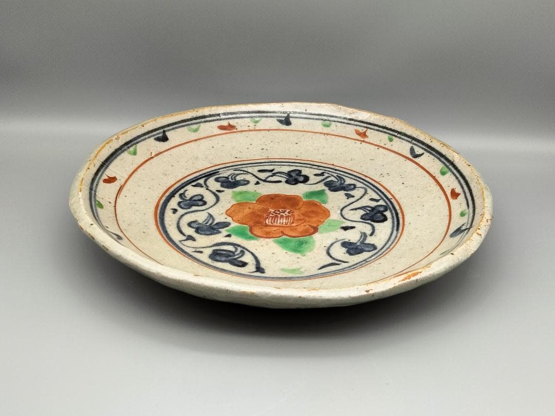 痴陶人作 呉須赤絵 椿文 尺大皿　日本人として初　大英博物館で個展を開催