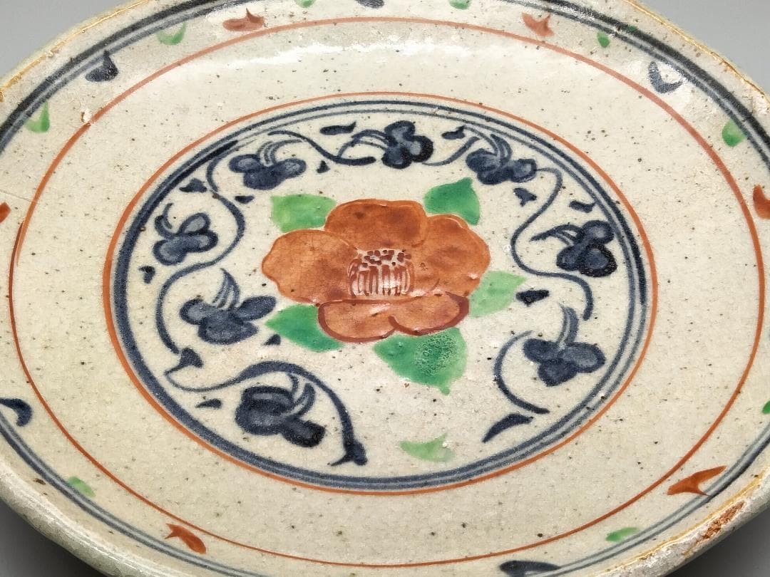 痴陶人作 呉須赤絵 椿文 尺大皿　日本人として初　大英博物館で個展を開催