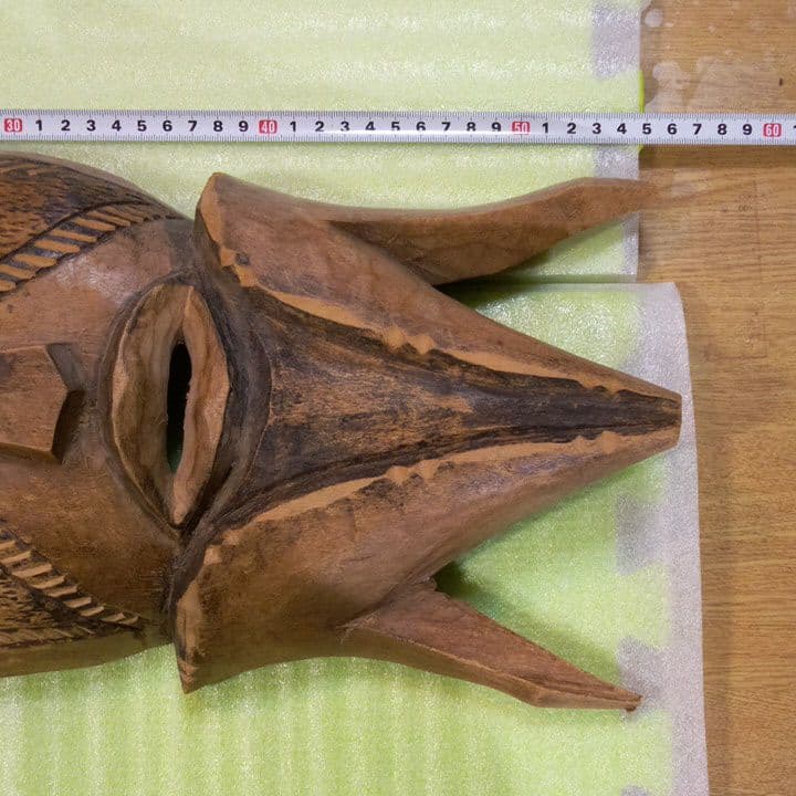 インドネシア製　壁掛け木彫　オブジェ　木製　木彫り　インテリア　魔除け　厄除け