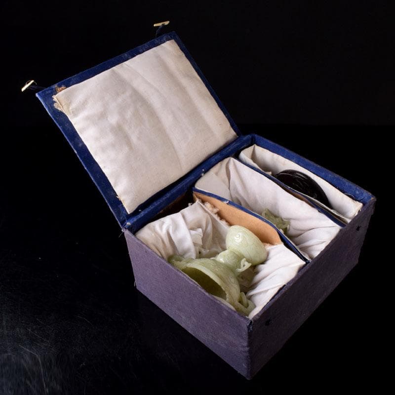 中国　玉石彫刻　雙耳活環　龍鈕蓋爐　塔香炉　唐木台付　7654C