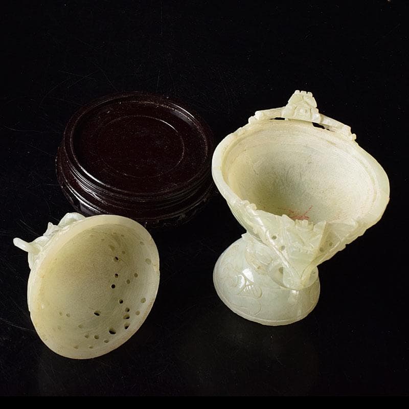 中国　玉石彫刻　雙耳活環　龍鈕蓋爐　塔香炉　唐木台付　7654C