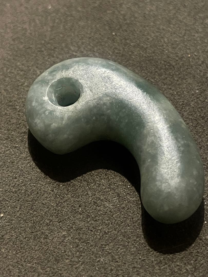 古墳期後期　翡翠勾玉　出土品