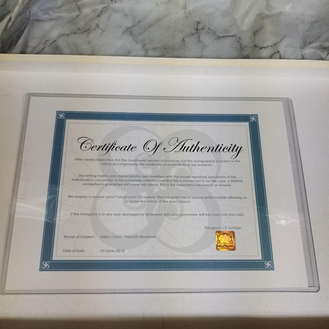 マイリー・サイラス　直筆サイン入り8Ｘ10フォト 証明書付き