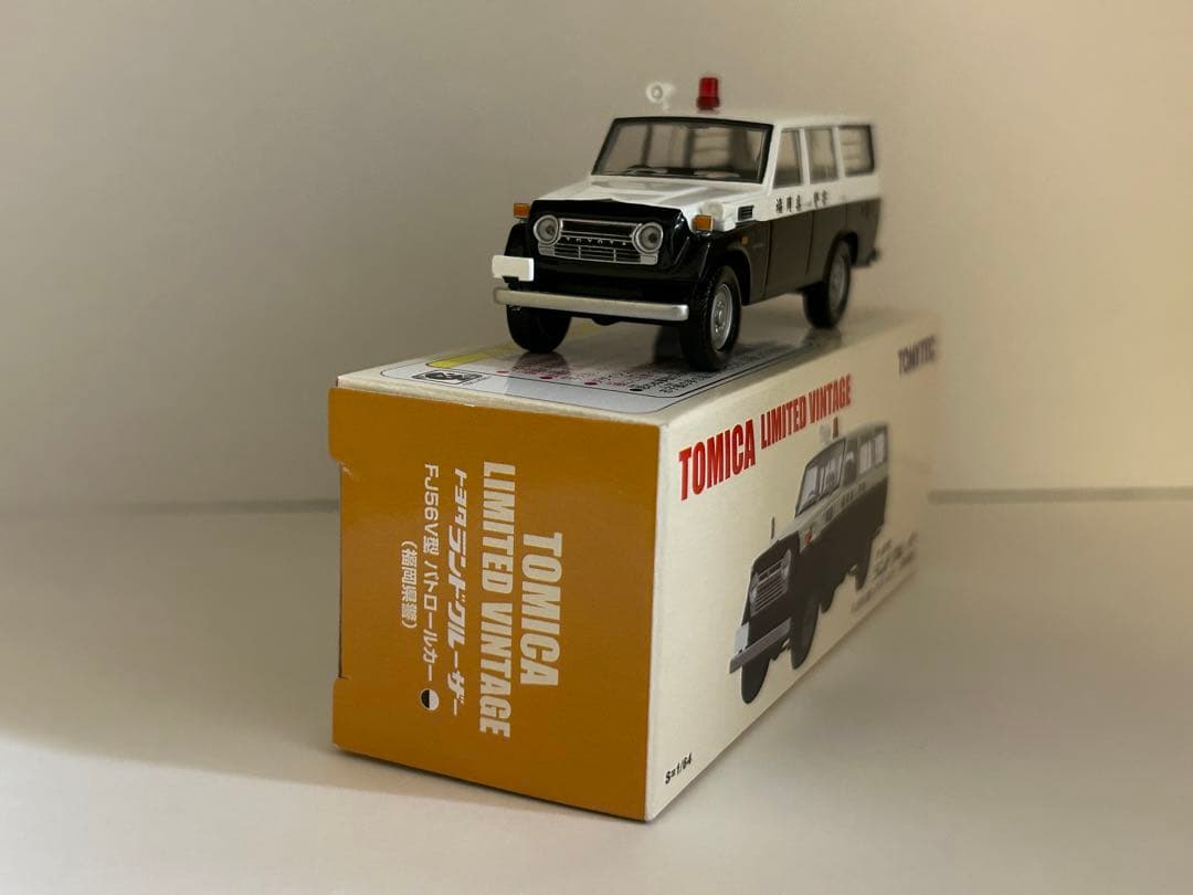 トミカリミテッド トヨタ ランドクルーザー パトロールカー（福岡県警）