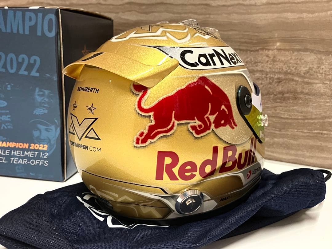 1/2 ヘルメット 2022 M.フェルスタッペン Wチャンピオン2連覇仕様