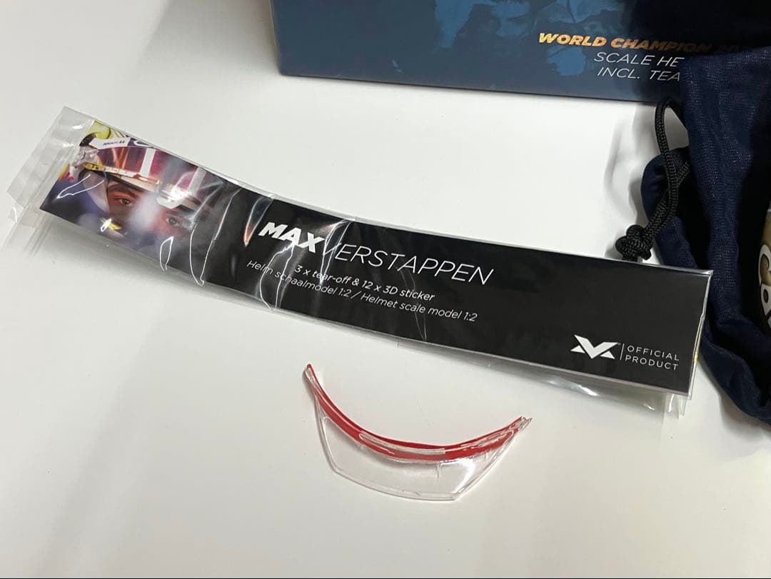 1/2 ヘルメット 2022 M.フェルスタッペン Wチャンピオン2連覇仕様