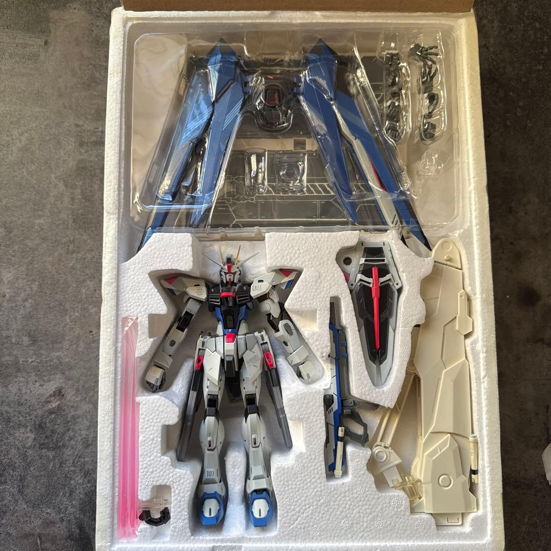 L BUILD フリーダムガンダム ZGMF-X10A