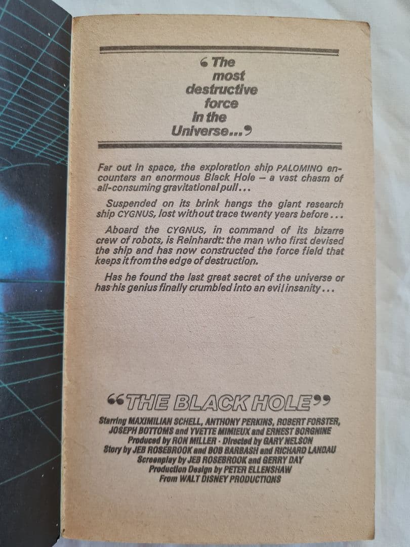 その他 Disney \"The Black Hole\" novel and cards