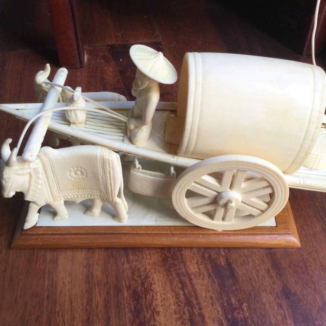 置物、牛車　天然素材 象牙調