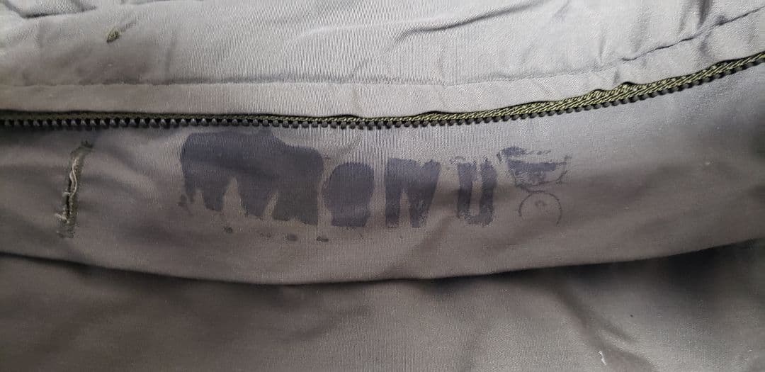 寝袋　シュラフ　軍用　未使用