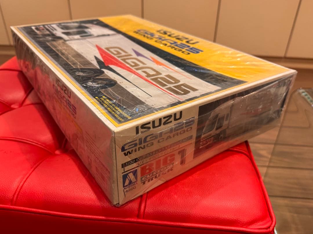 アオシマ1/32 ビッグカスタムトラックいすゞギガ25 ウイングカーゴ未組立品