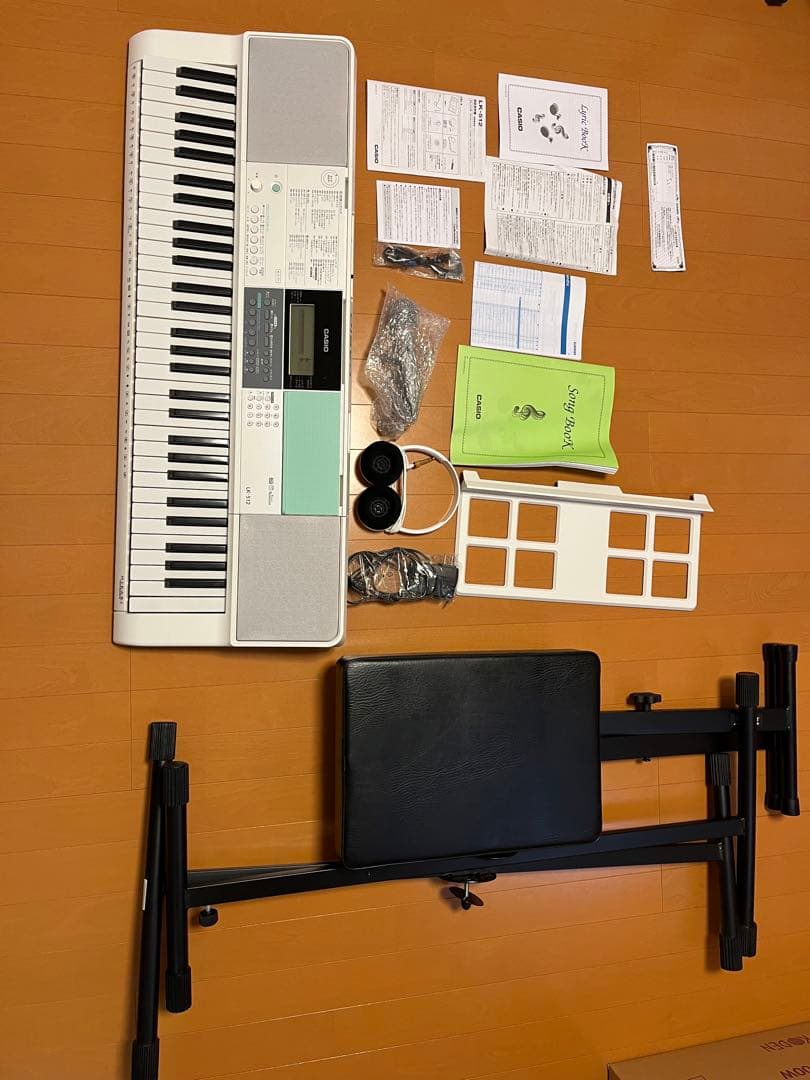 電子ピアノ　CASIO LK-512 光ナビゲーションキーボード