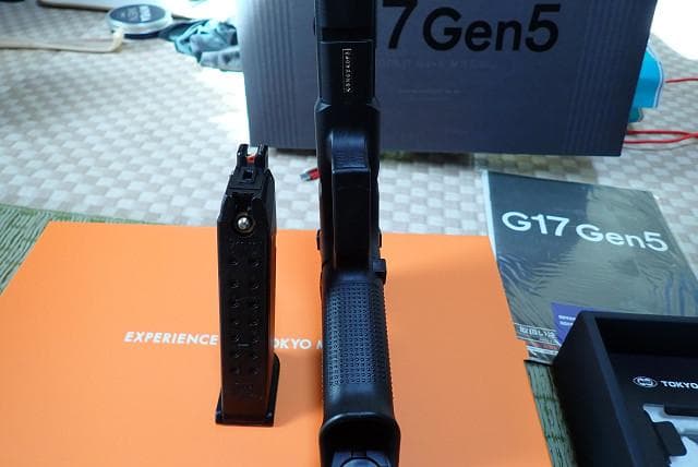 超美品！！東京マルイ G17 Gen5 ガスガン ホルスター付き！！